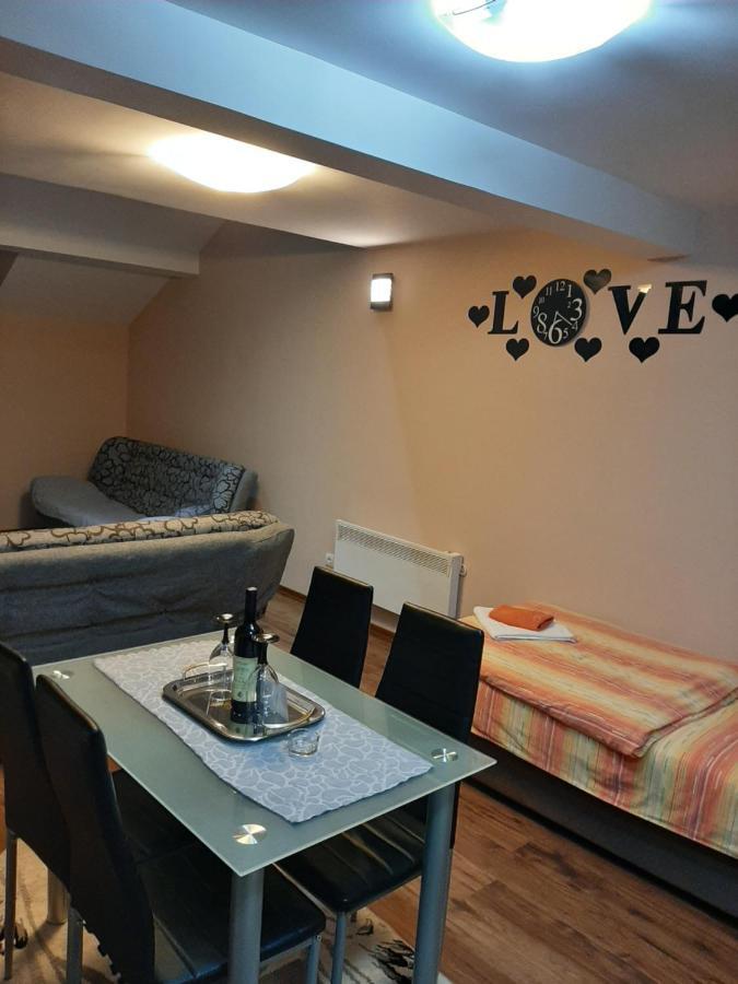 Apartmani Mia Vuksanovic Cetinje Exterior photo